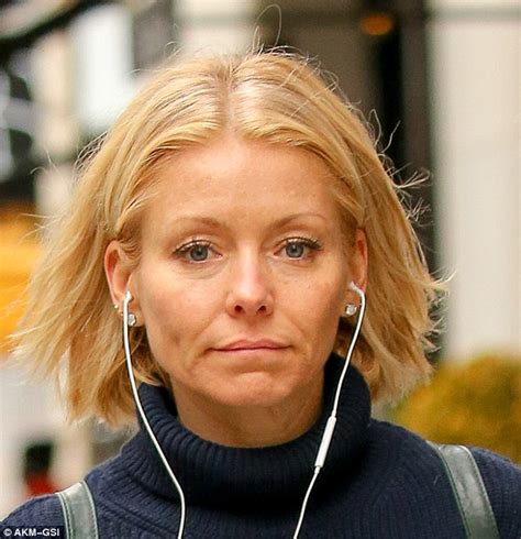 Kelly Ripa's a 20/20 In New Gucci Glasses And Electric Pants